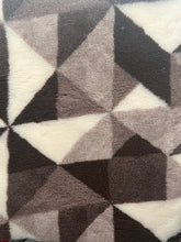 Load image into Gallery viewer, Vet Bed